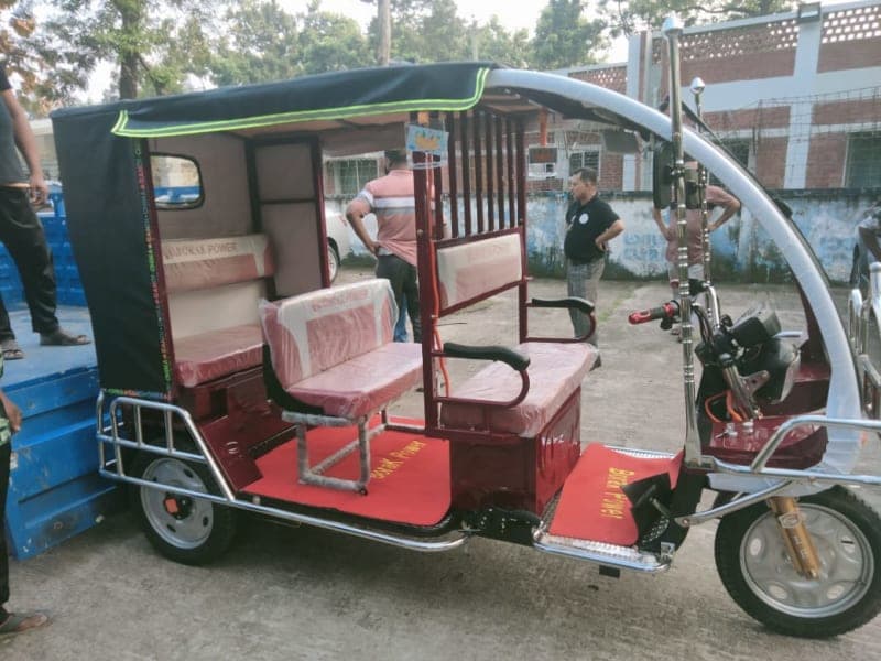 SANDI MINI FOLDING SEAT